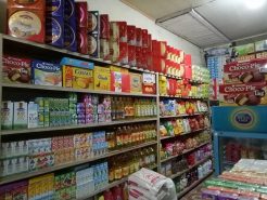 Advice on how to display groceries effectively to attract customers